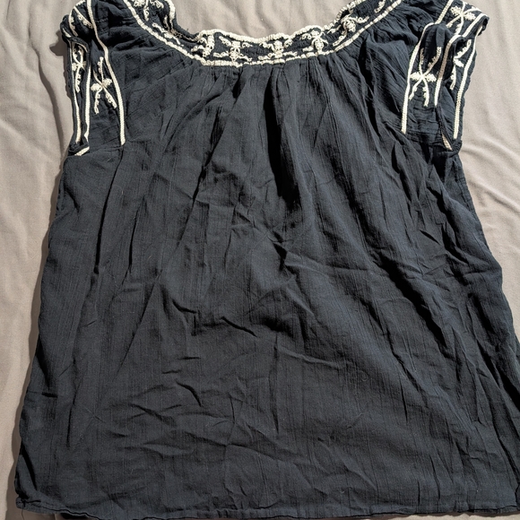 Old Navy Black Blouse with White Embroidery - Picture 3 of 3